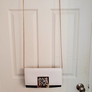 White and Black Arabic Scripture Purse | Elegant and Stylish Design